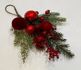 ACABAMENTO DE FOLLAGE DE PINO CON DET ROJOS FRUTOS 33CM COLGANTE