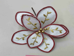 FLOR DECORATIVO NAVIDEÑO BLANCO CON DET. ROJO CON DORADO 24CM