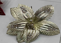 FLOR NAVIDEÑO DECORATIVO 27CM DORADO