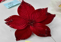 FLOR DECORATIVO NAVIDEÑO ROJO CON DET LENTEJUELA 24CM