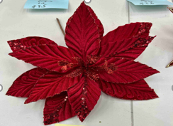 FLOR DECORATIVO NAVIDEÑO ROJO CON DET LENTEJUELA 30CM