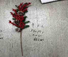 ACABAMENTO NAVIDEÑO FOLLAGE CON PINO 66CM CON FRUTOS ROJOS