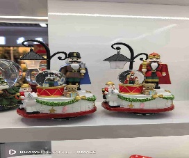 VILLA NAVIDEÑO DECORATIVO CON FAROL C/ LUZ 13*11*19CM