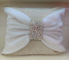 FUNDA PARA ALMOFADA 43*43CM NAVIDEÑO AVELUDADO CON MOÑO BEIJE CON STRAS